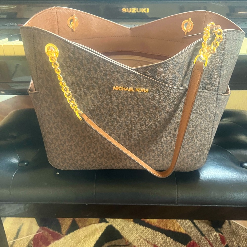 Beautiful Michael Kors purse used twice would like someone else to enjoy